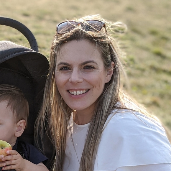 Meet your Posher, Andrea - Picture 1 of 2